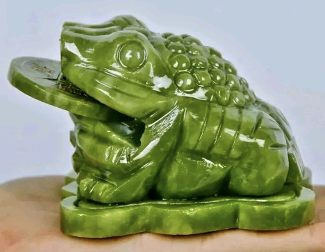 Money Frog Carving