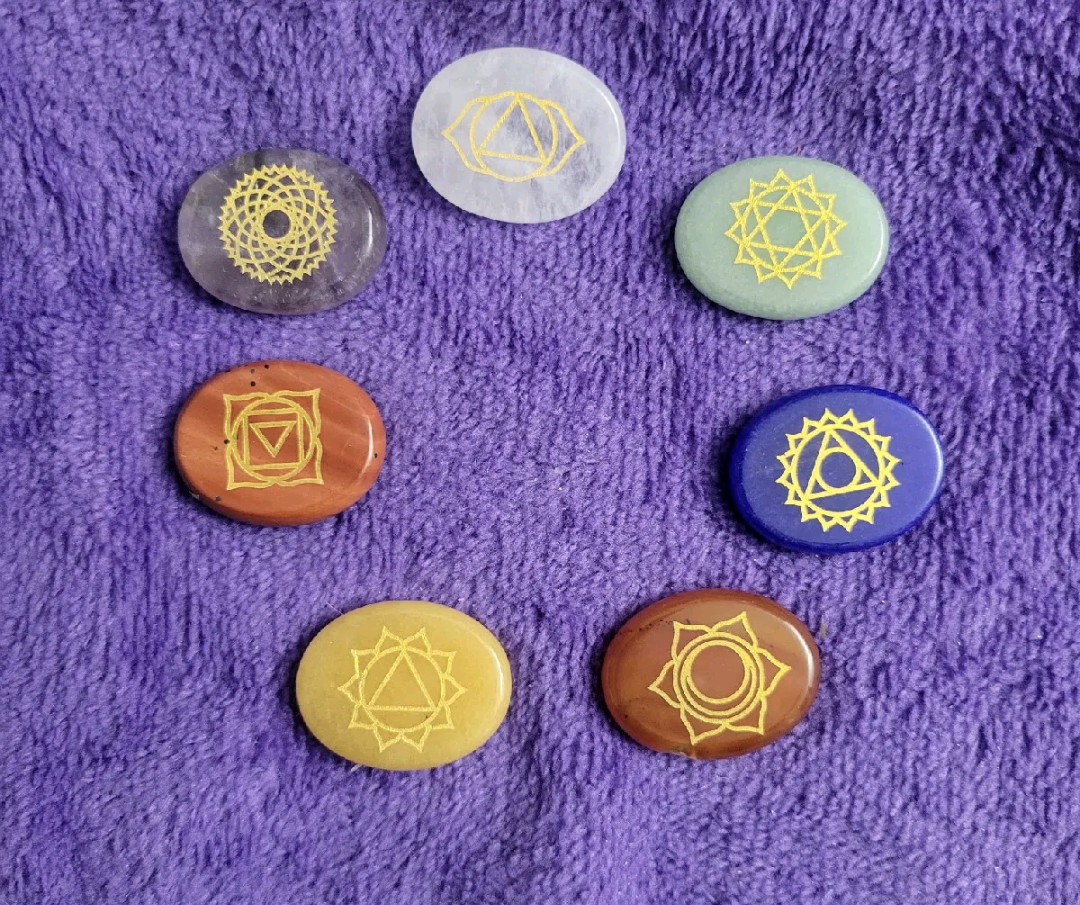 Seven Chakra Natural Healing Oval Polished Stones with Chakra symbols and Velvet Bag Reike Meditation Self-care